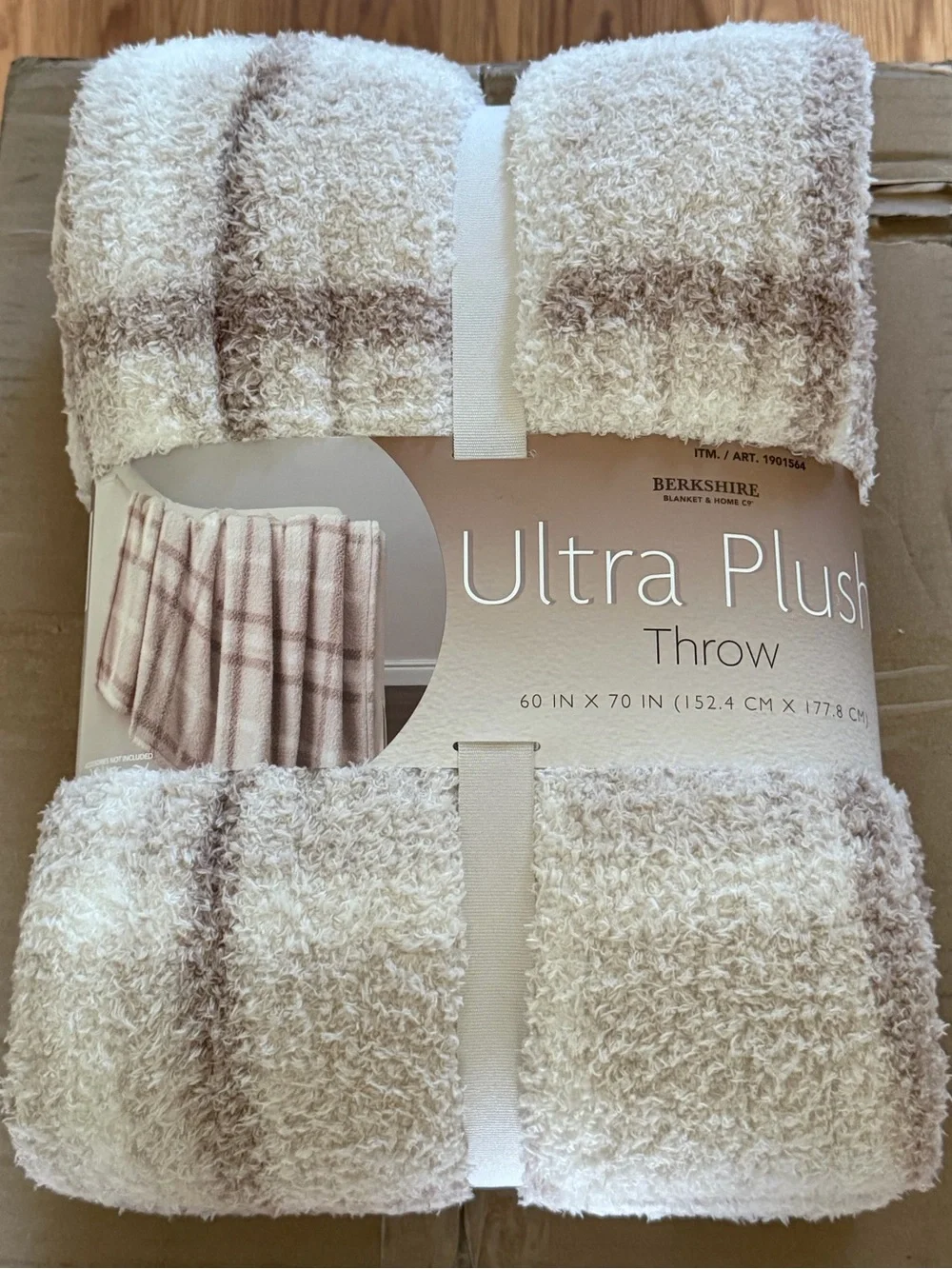 NWT Berkshire Plush Plaid Throw Cream Blanket